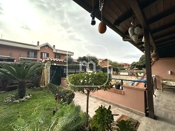 Casa quadrilocale in vendita in Via Lago di Nemi, Montecompatri