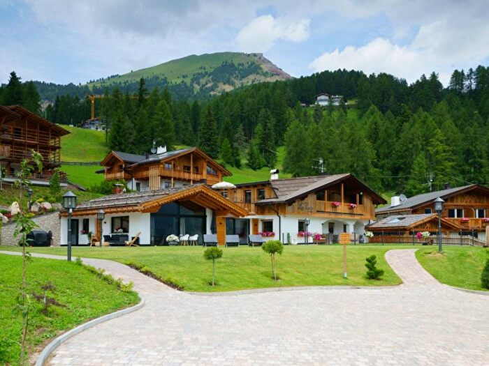 Appartamento trilocale in affitto in Via Plesdinaz, Santa Cristina Valgardena