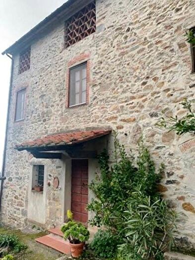 Casa con 6 locali in vendita in Via di San Donato, Calci