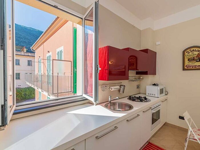 Appartamento bilocale in affitto in Via Domenico Brunenghi, Centro, Finale Ligure