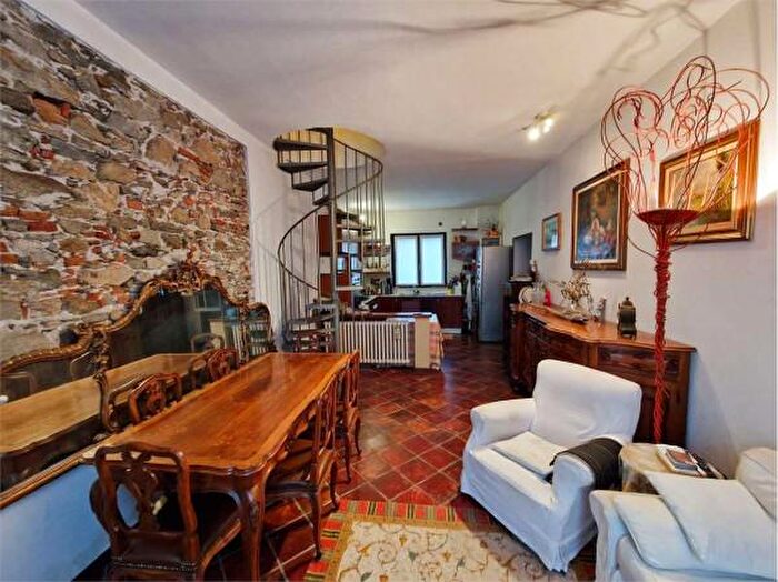 Appartamento trilocale in vendita in Via Cascine, Ispra