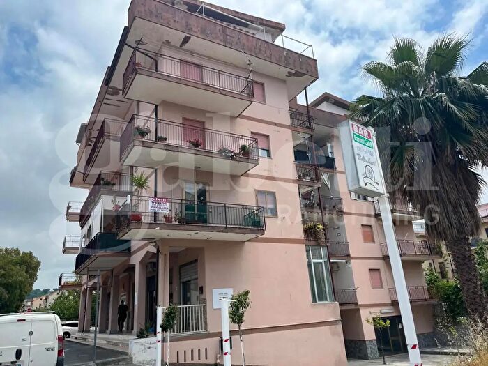 Appartamento trilocale in vendita in Via a Rendano, Scalea