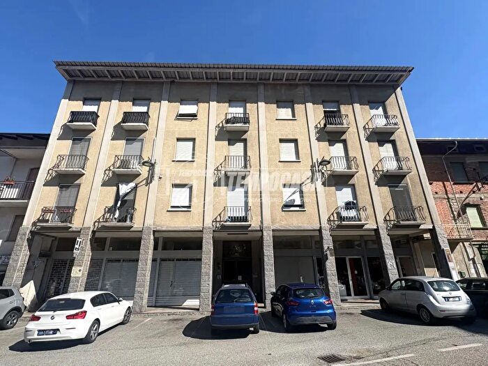 Appartamento quadrilocale in vendita in Frazione Fontanella Ozino, Strona