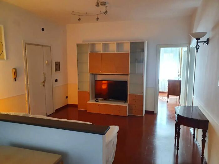 Appartamento trilocale in affitto in Via dello Sprone, Firenze