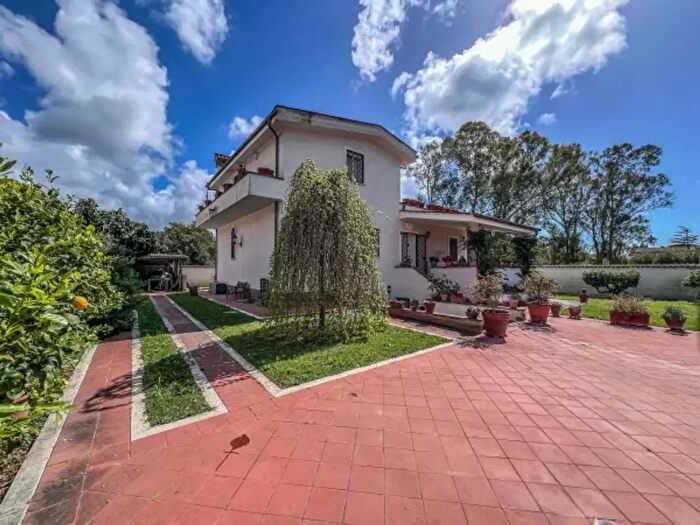 Casa con 6 locali in vendita in Via Lisandro, Roma