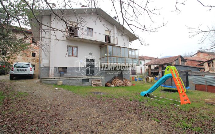Casa con 8 locali in vendita in Via Comini di Vasco, Monastero Di Vasco