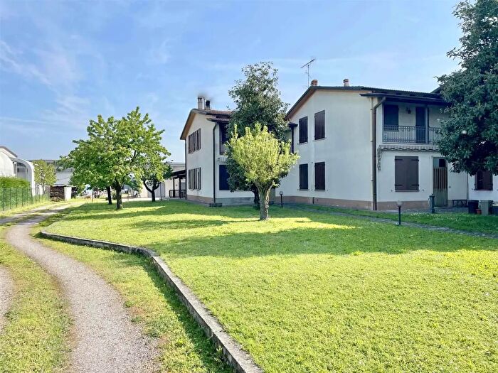 Casa con 6 locali in vendita in Borgo Virgilio