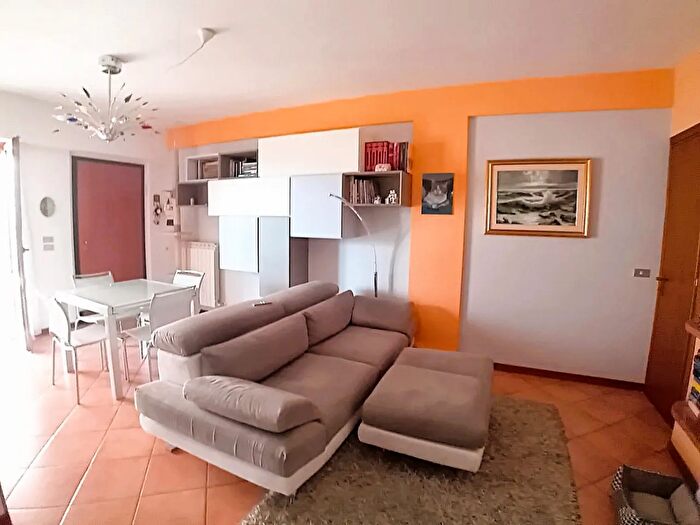 Appartamento trilocale in vendita in Via Ezio Vignoli, Passignano Sul Trasimeno