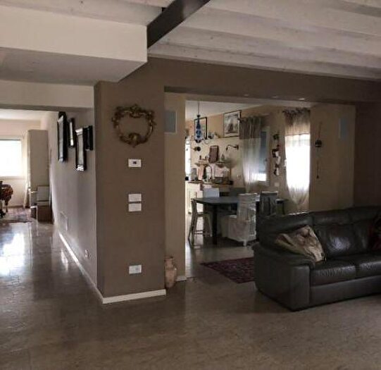 Casa con 6 locali in vendita in Conegliano