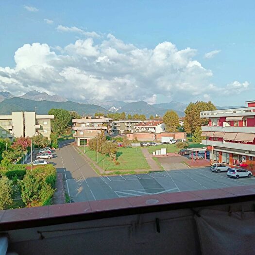 Appartamento con 5 locali in vendita in Luni