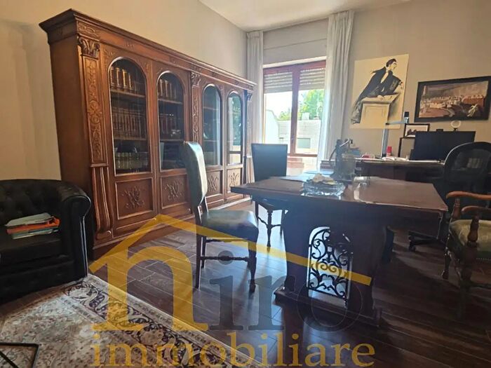 Appartamento con 8 locali in vendita in Viale Pindaro, Pescara
