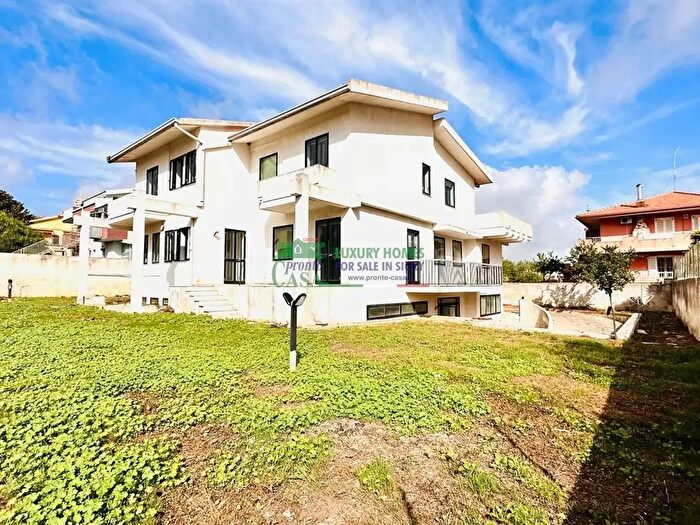 Casa con 10 locali in vendita in Viale delle Americhe, Ragusa