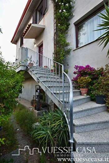 Appartamento con 7 locali in vendita in Via Piaf Nuoro, Nuoro