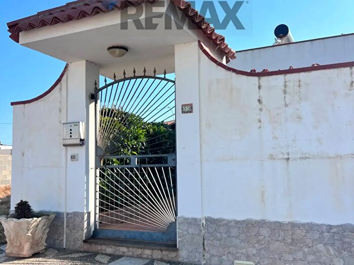 Casa con 9 locali in vendita in Via delle Orchidee, Siracusa