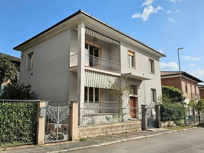 Casa con 10 locali in vendita in Rospero, Siena