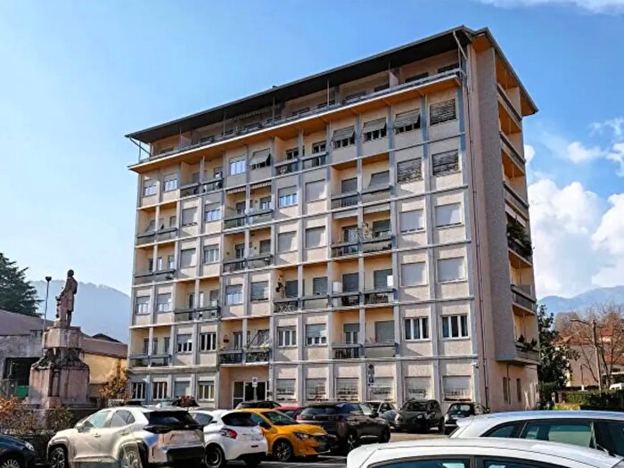 Appartamento quadrilocale in vendita in Piazza Martiri di Trarego, Verbania
