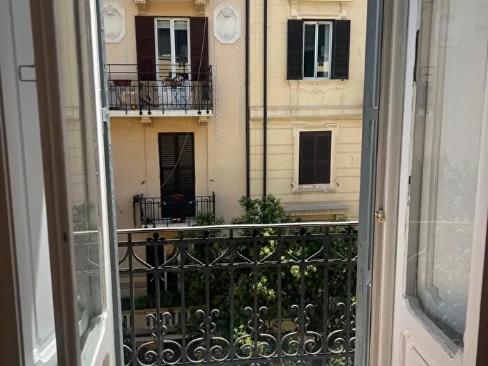 Appartamento trilocale in affitto in Via Valadier, Roma