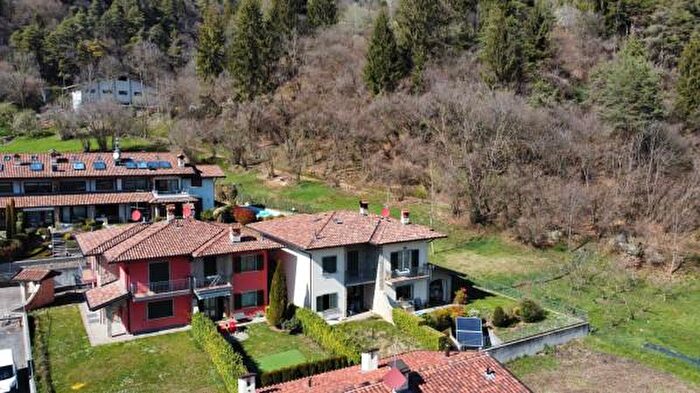 Casa con 6 locali in vendita in Via dei Murù, Clusone