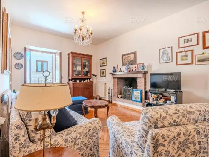 Casa con 6 locali in vendita in Via della Maestà, Baschi