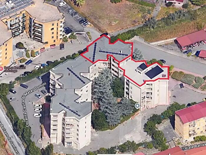 Appartamento con 13 locali in vendita in Via Baarlam da Seminara, Catanzaro