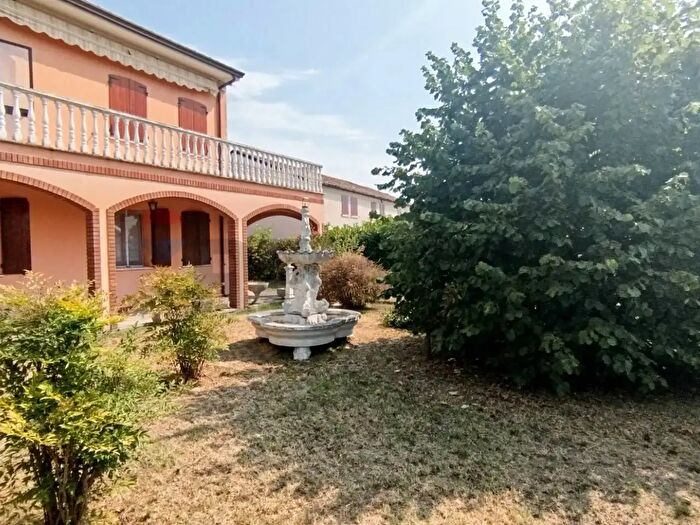 Casa con 5 locali in vendita in Ficarolo