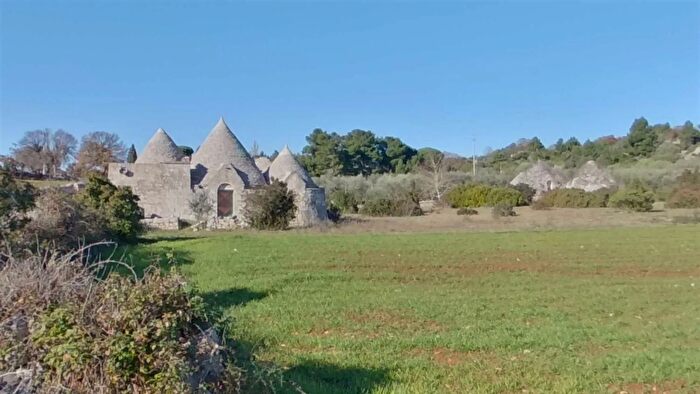 Casa con 8 locali in vendita in Cisternino