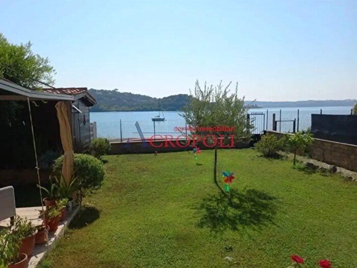 Casa con 5 locali in vendita in Viale Garibaldi, Trevignano Romano