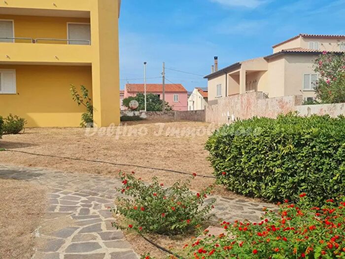 Appartamento con 5 locali in vendita in Via delle Ginestre, Palau