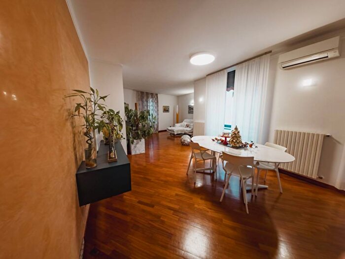 Appartamento con 5 locali in affitto in Borgo Rovereto Piscina, Alessandria