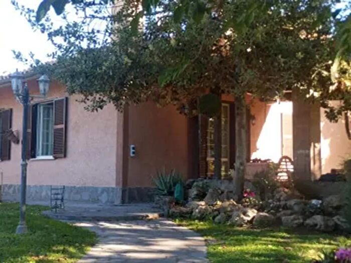 Casa con 6 locali in vendita in Via Predoi, Roma