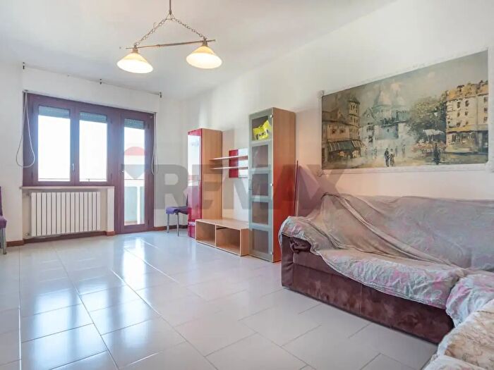 Appartamento con 6 locali in vendita in Via Sulmona, Chieti