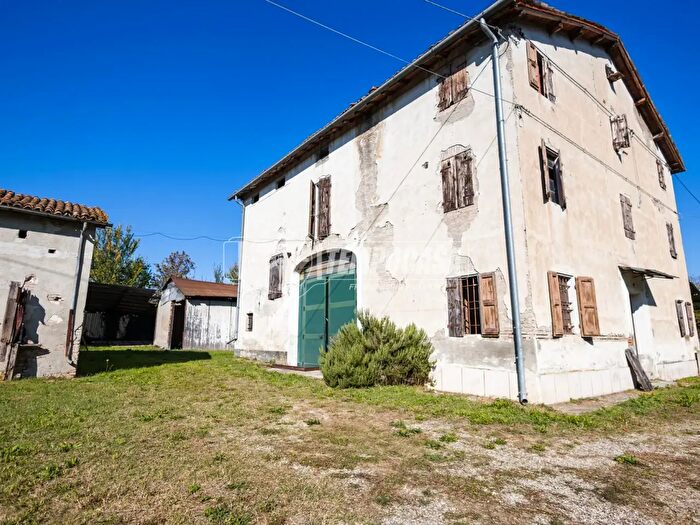 Casa con 5 locali in vendita in Via Ghiarda, Reggio Emilia