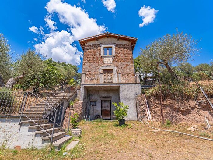 Casa trilocale in vendita in Castel d'Asso Tuscanese, Viterbo