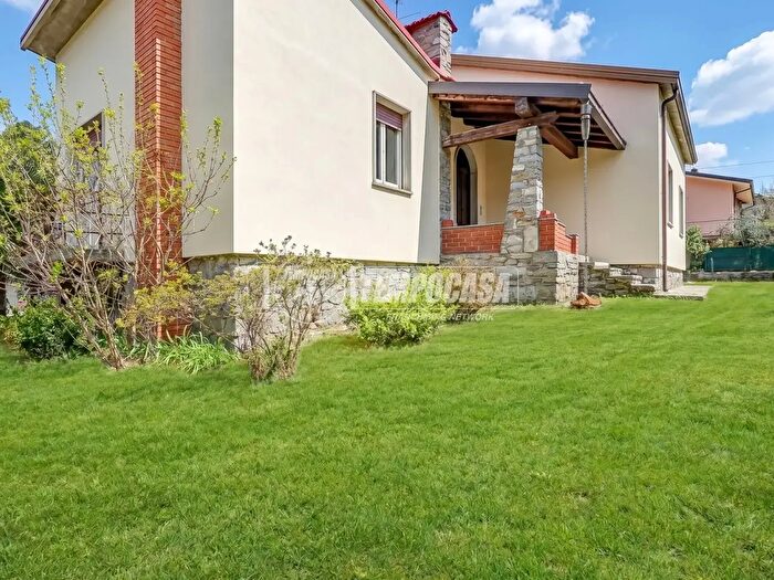 Casa quadrilocale in vendita in Via Monte Ameno, Somma Lombardo