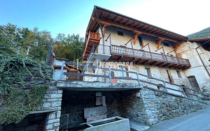 Appartamento trilocale in vendita in Frazione Runaz, Avise