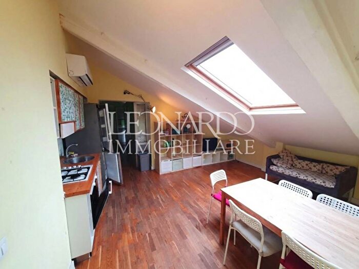 Appartamento quadrilocale in affitto in Piazzetta Oronzo De Donno, Mercato, Napoli