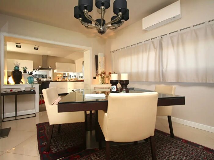 Casa con 5 locali in vendita in Appiano Gentile