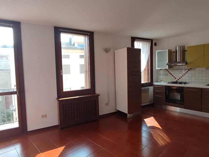 Appartamento con 5 locali in affitto in Centro Storico, Vicenza