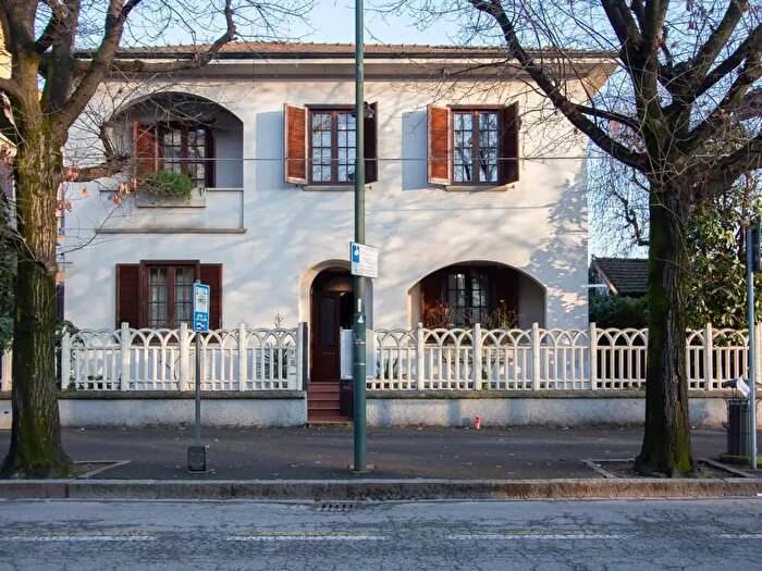 Casa con 5 locali in vendita in Viale De Gasperi, Treviglio