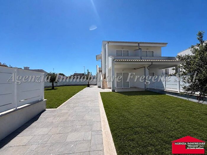 Casa bilocale in affitto in Via Bagnoli, Fregene, Fiumicino