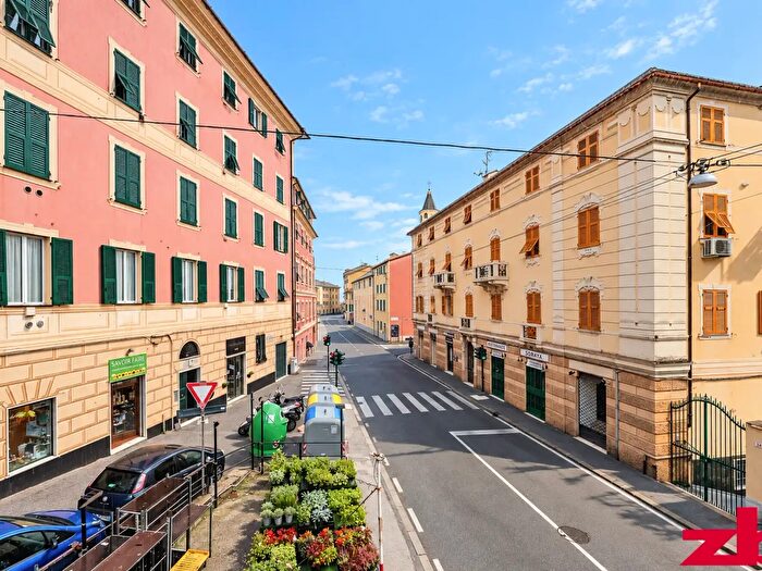 Appartamento trilocale in vendita in Via Provana di Leyni, Genova