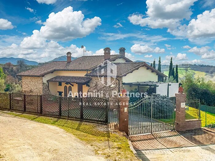 Casa con 7 locali in vendita in Località Casalalta, Collazzone