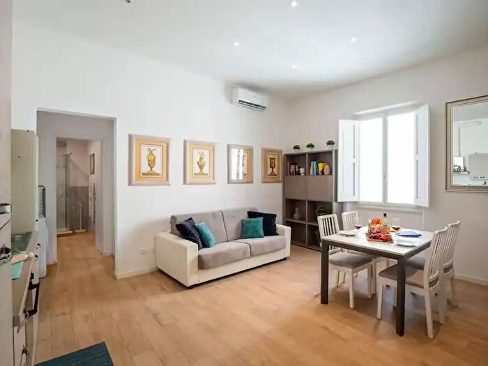 Appartamento trilocale in vendita in Via Cittadella, Firenze