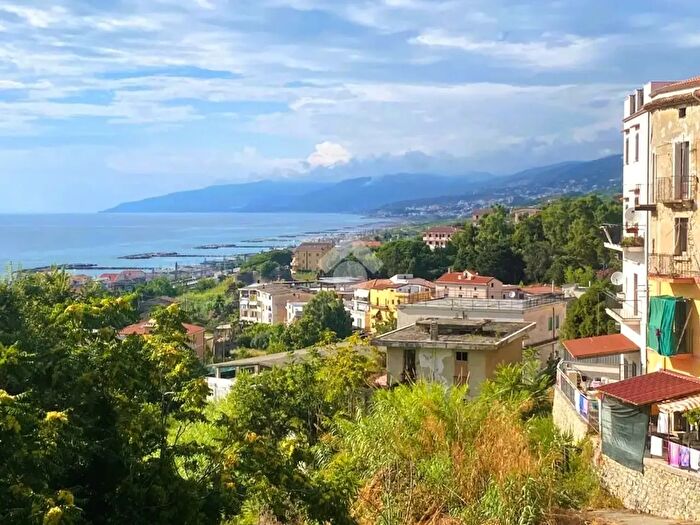 Casa con 5 locali in vendita in Via Marina Taverna, San Lucido