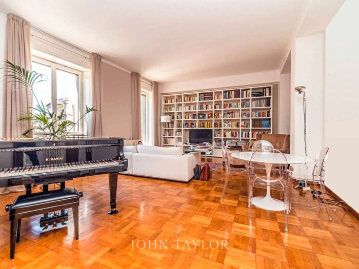 Appartamento con 5 locali in affitto in Piazza SantAmbrogio, SantAmbrogio, Milano