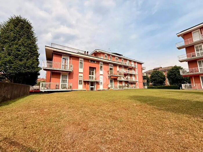 Appartamento trilocale in vendita in Via Santa Rosa da Lima, Abbiategrasso