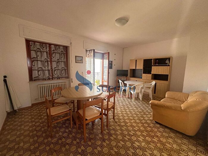 Appartamento con 5 locali in vendita in Via Messina, Tortoreto