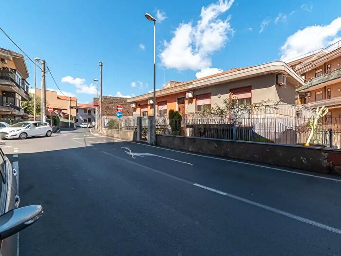 Casa con 6 locali in vendita in Via Napoli, Gravina Di Catania