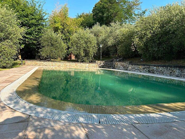 Casa con 6 locali in vendita in Vicchio