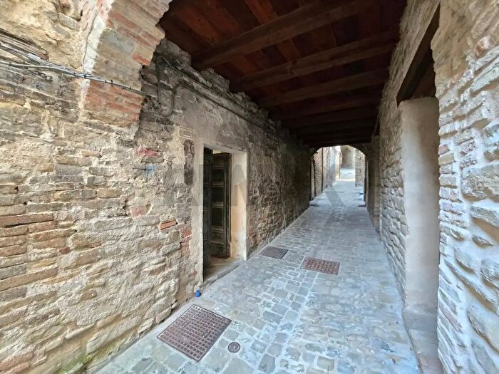 Casa con 5 locali in vendita in Via Ricci Dante, Serra San Quirico